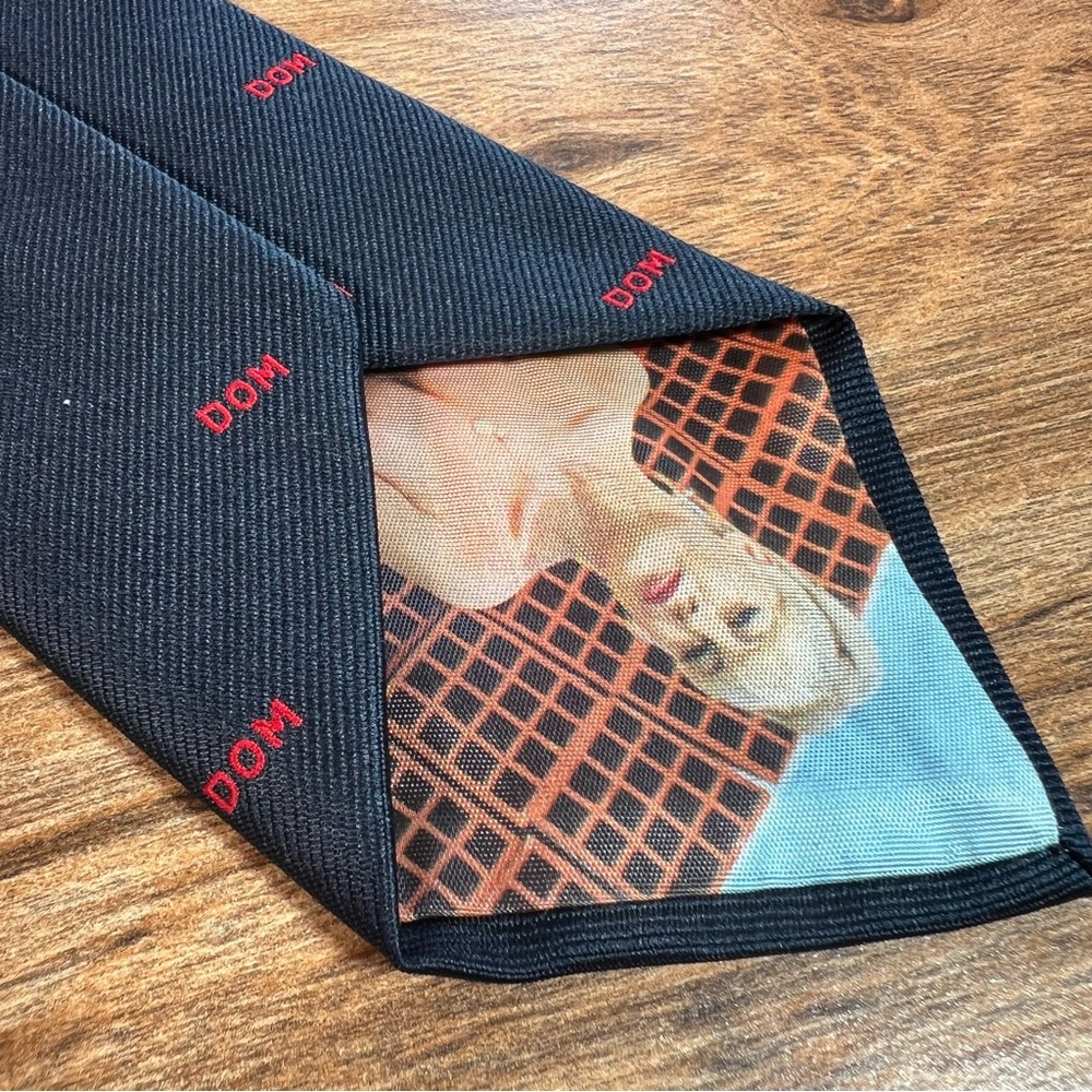 Baekgaard - PEEK-A-BOO Blonde Risqué Pin-up Model Navy Inconspicuous Tie